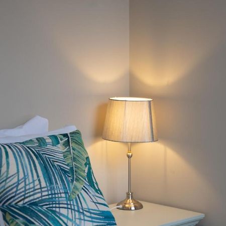 Perfectly Located Central Chester Town House -2Br Kültér fotó