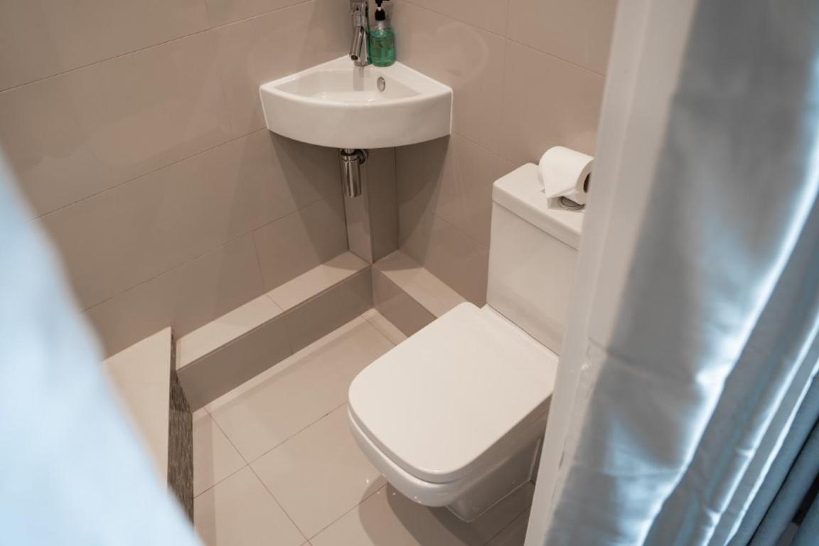 Perfectly Located Central Chester Town House -2Br Kültér fotó
