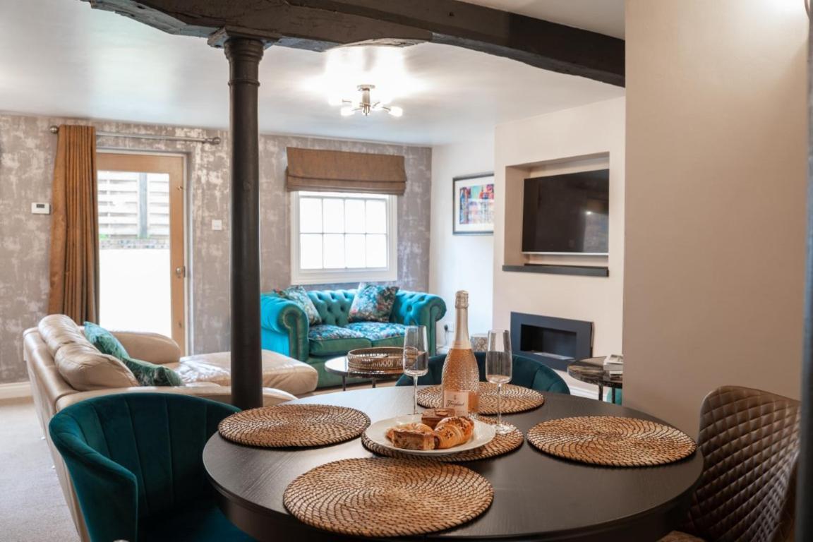 Perfectly Located Central Chester Town House -2Br Kültér fotó