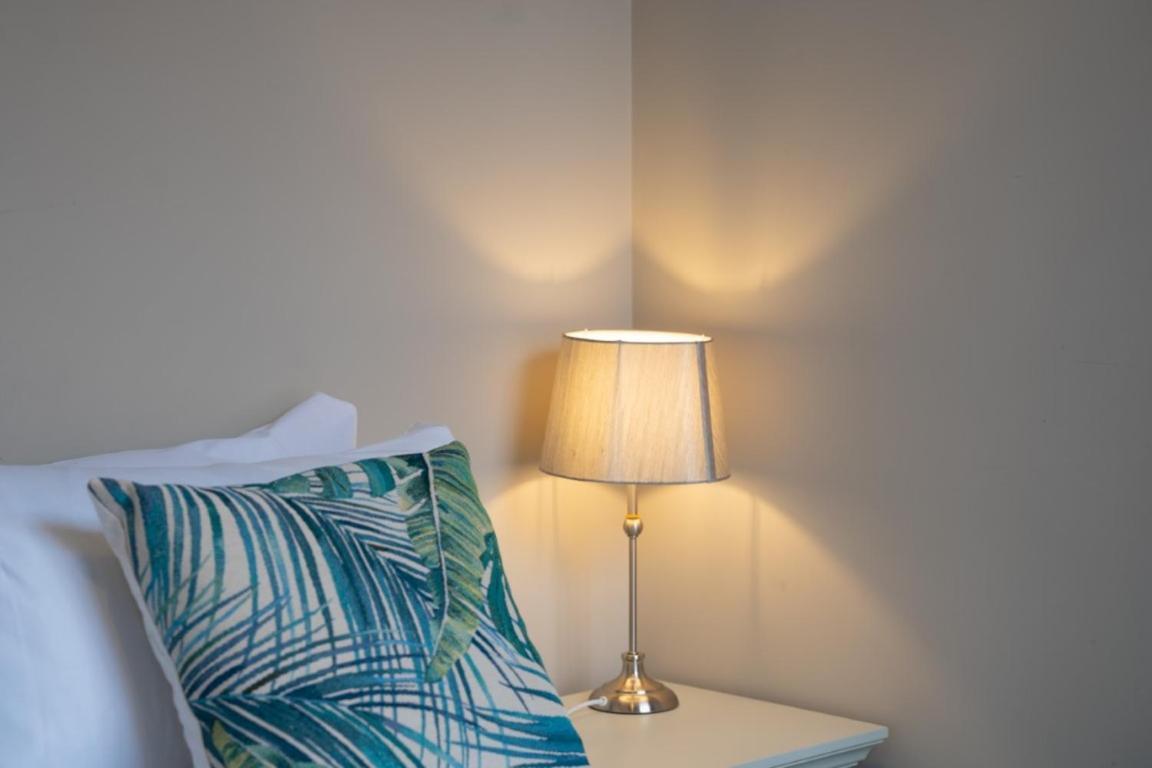 Perfectly Located Central Chester Town House -2Br Kültér fotó