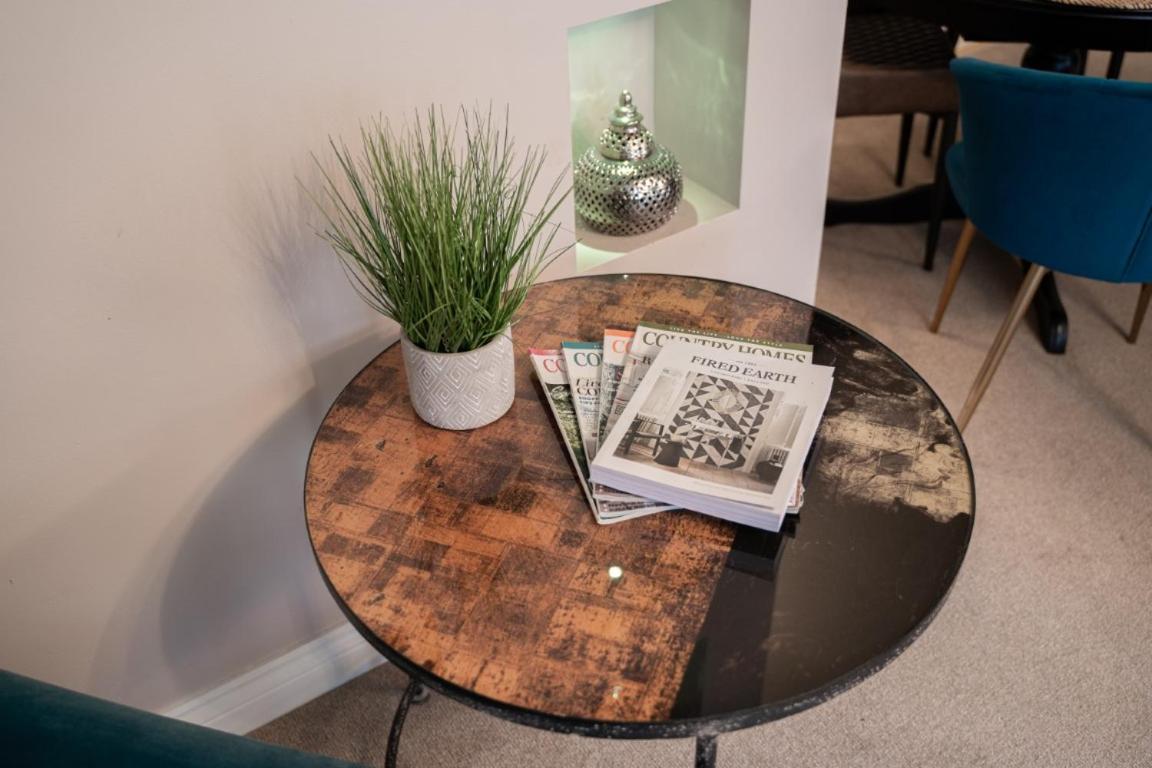 Perfectly Located Central Chester Town House -2Br Kültér fotó