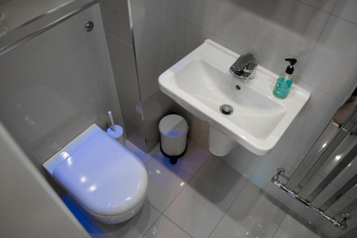 Perfectly Located Central Chester Town House -2Br Kültér fotó