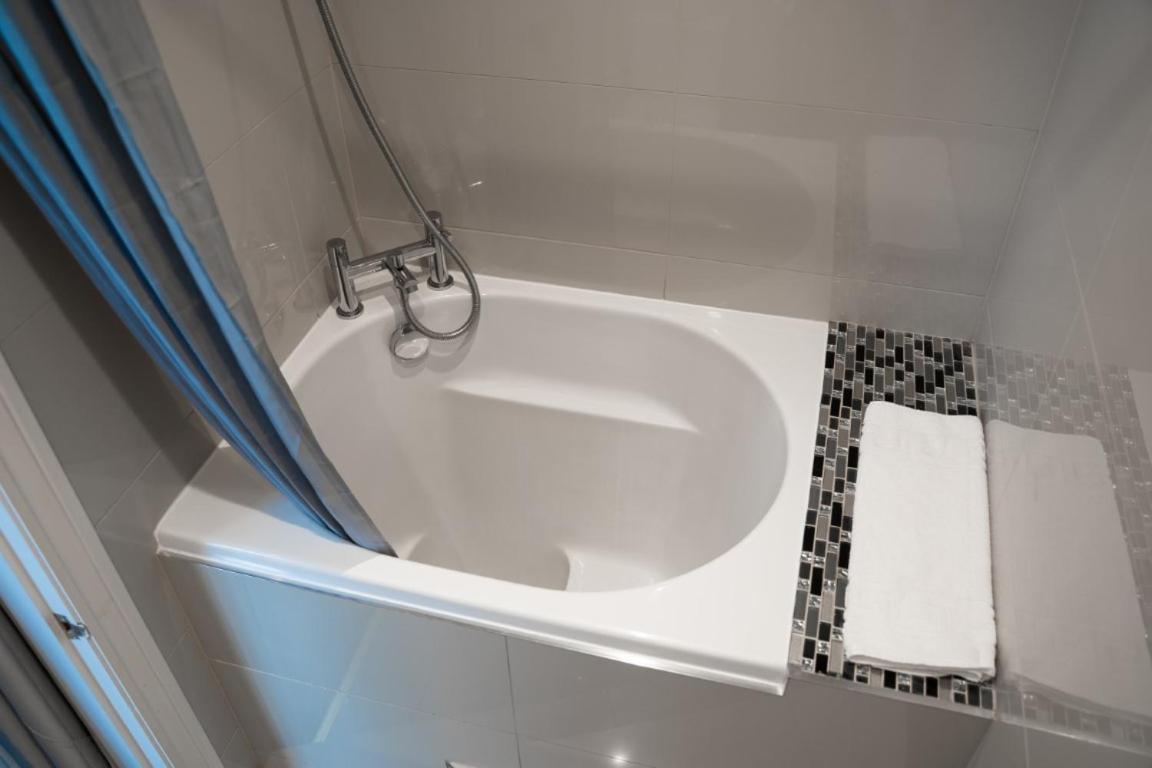Perfectly Located Central Chester Town House -2Br Kültér fotó