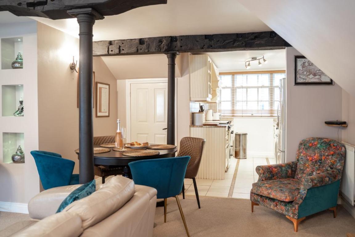 Perfectly Located Central Chester Town House -2Br Kültér fotó
